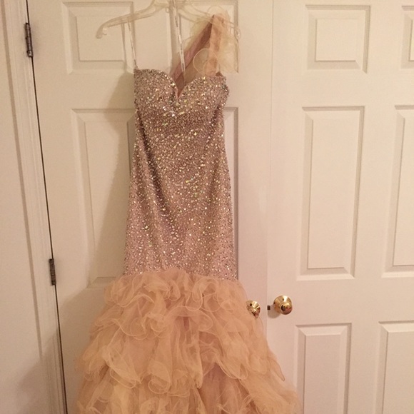 Sherri Hill mermaid ruffle gown #2801 Nude/Silver